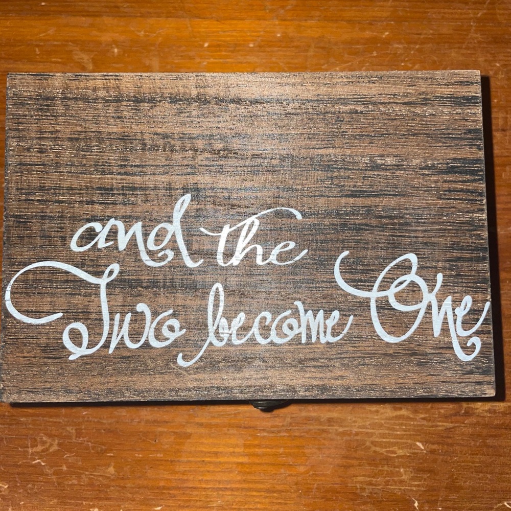 Mr and Mrs ring box
